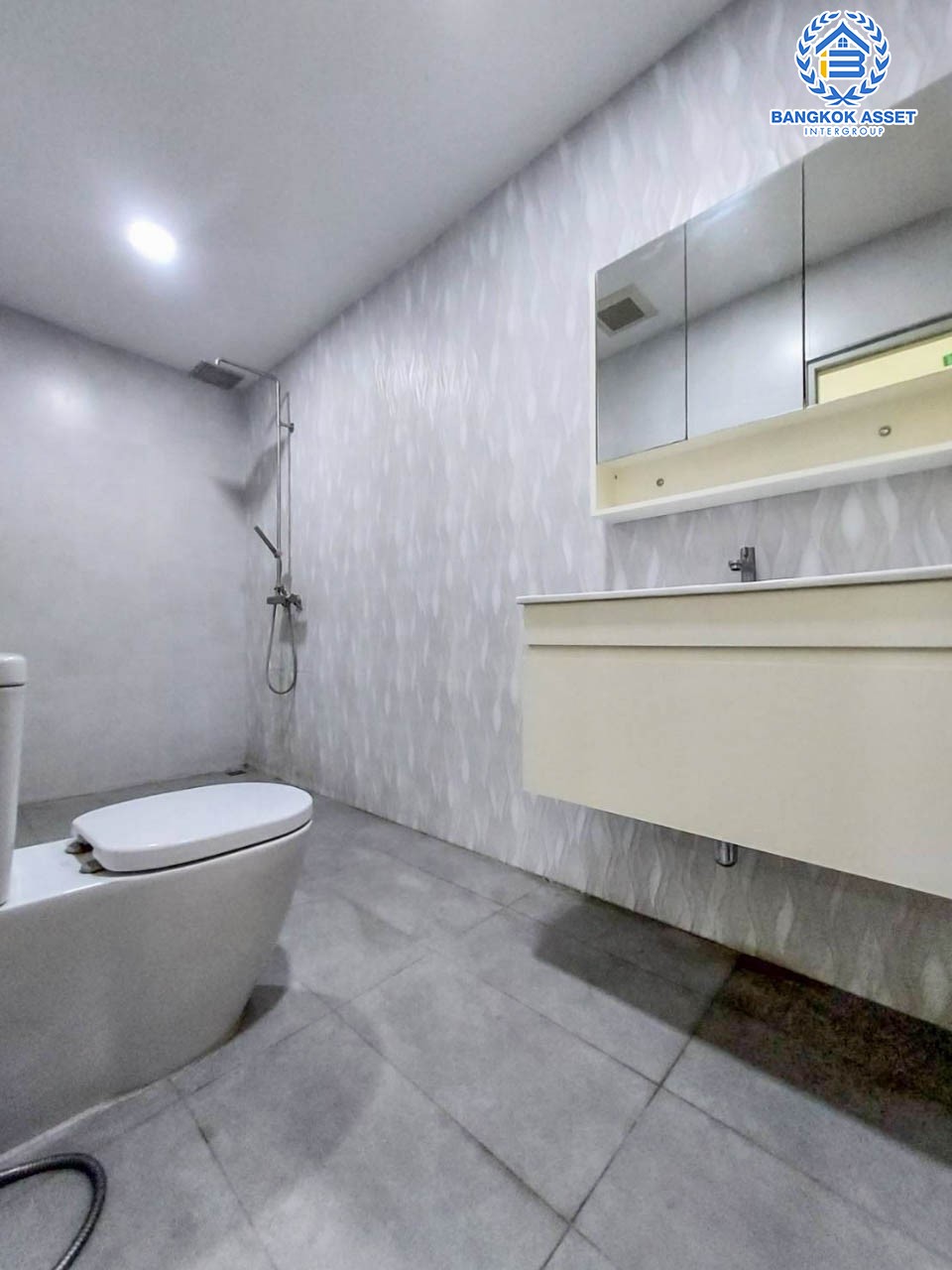 *****บ้านเดี่ยวมือสอง ม.ชวนชื่นพาร์ควิลล์ กาญจนาภิเษก หลังมุม บนเนื้อที่ 211 ตร.ว. ฟังก์ชันพร้อม 6 ห้องนอน 4 ห้องน้ำ 4 ที่จอดรถ บนทำเลศักยภาพติดถนน เชื่อมต่อถนนกาญจนาภิเษก, ถนนสิรินธร, ถนนบรมราชชนนี ใกล้เซ็นทรัลปิ่นเกล้า